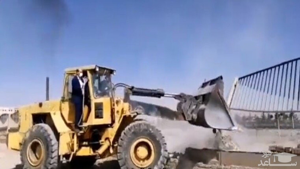 چرا نماینده مجلس با لودر به دانشگاه آزاد حمله کرد؟ + فیلم