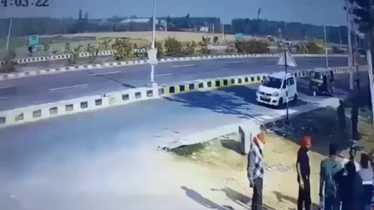 (فیلم) تصادف شدید یک خودرو با عابران پیاده 