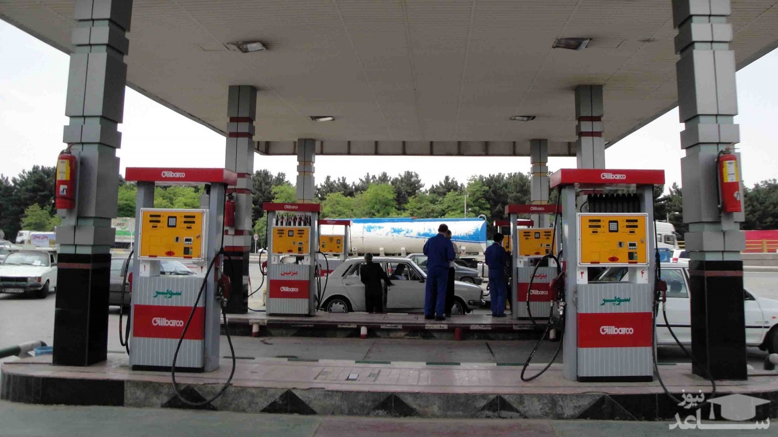 (فیلم) نجات معجزه آسای یک کودک از مرگ حتمی در یک پمپ بنزین