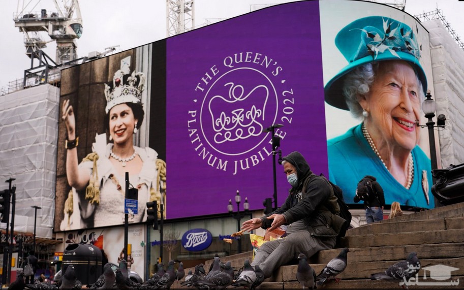 تابلوی سیرک " پیکادیلی" شهر لندن تصویر ملکه الیزابت دوم را به مناسبت هفتادمین سالگرد سلطنت او به نمایش گذاشته است./ آسوشیتدپرس