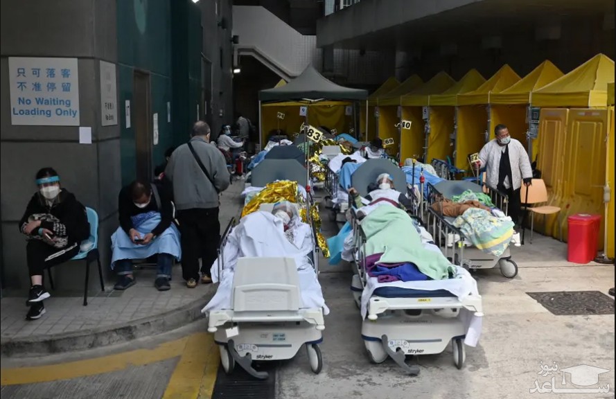 به دلیل موج گسترده شیوع سویه اُمیکرون در هنگ کنگ بخشی از بیماران به دلیل کمبود ظرفیت در محوطه بیمارستان بستری شده اند./ خبرگزاری فرانسه