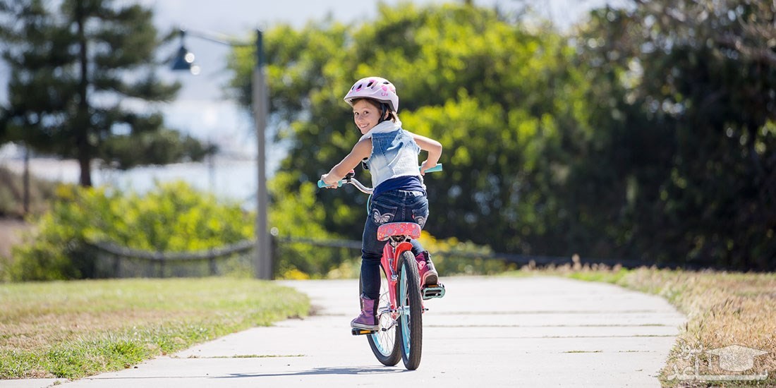 کودک دوچرخه سوار