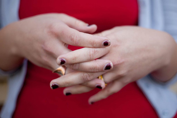چه عادت هایی به ناخن ها آسیب می رسانند؟