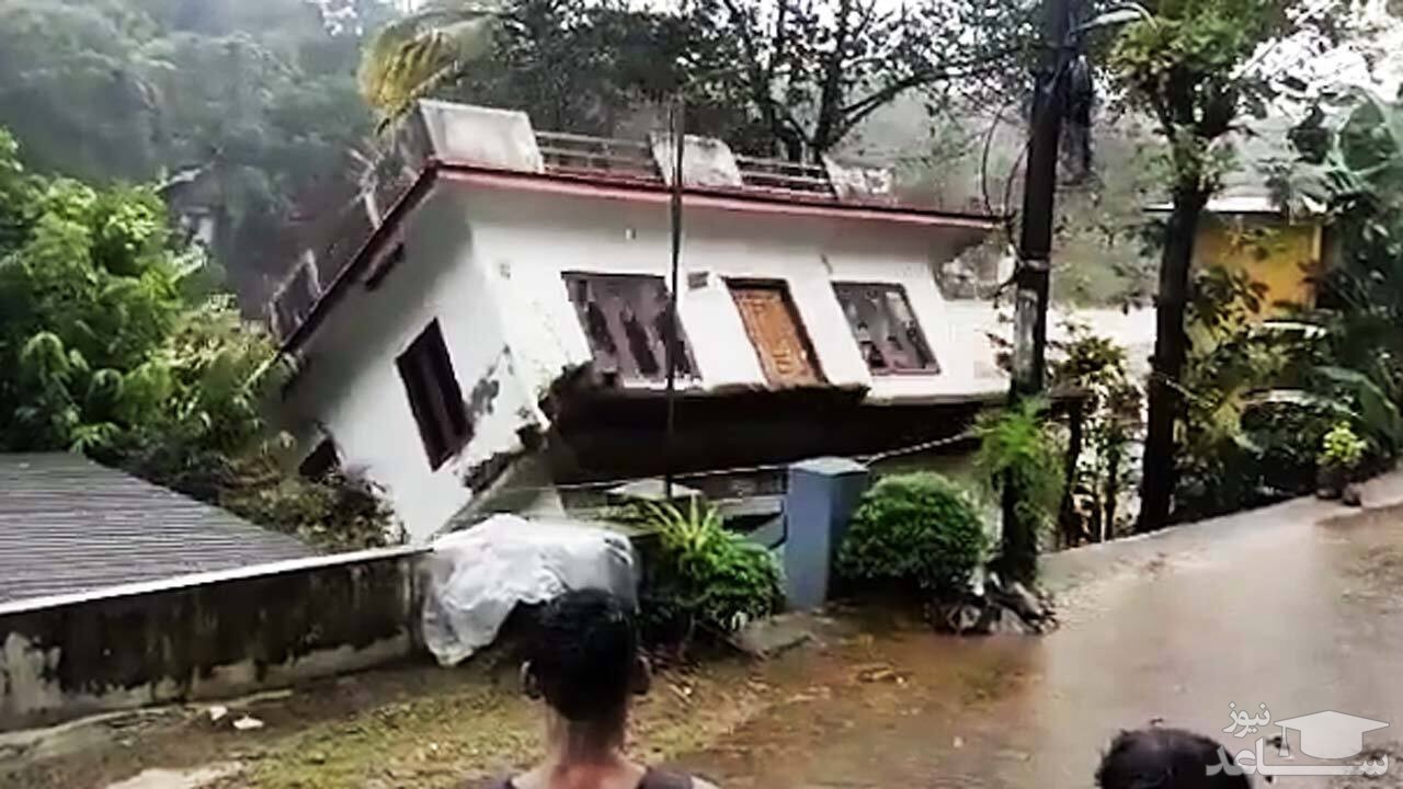 (فیلم) سیل شدید، یک خانه را با خود برد!