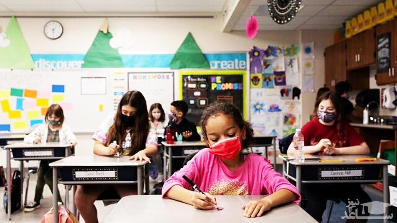 (فیلم) رفتار عجیب یک معلم برای بی اهمیت جلوه دادن ویروس کرونا