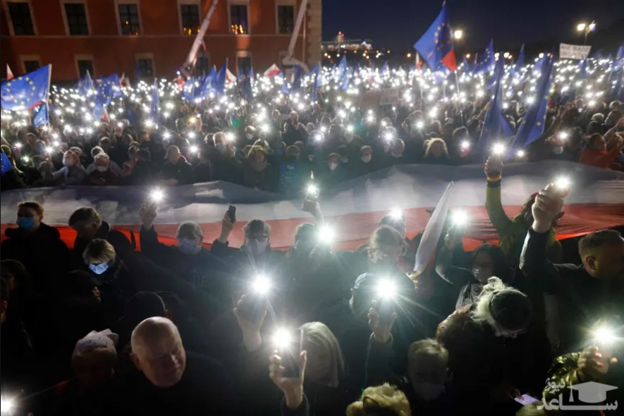 تظاهرات طرفداران برتری قوانین اتحادیه اروپا بر قوانین ملی در شهر ورشو لهستان/ خبرگزاری فرانسه
