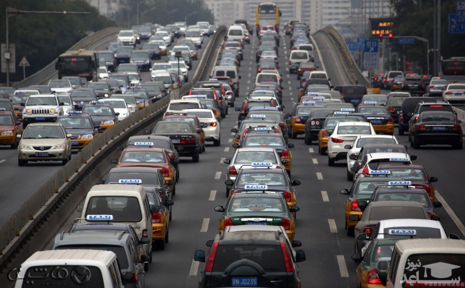 (فیلم) خودروی مسلح جیمز باند که هنوز در جاده‌ها جولان می‌دهد