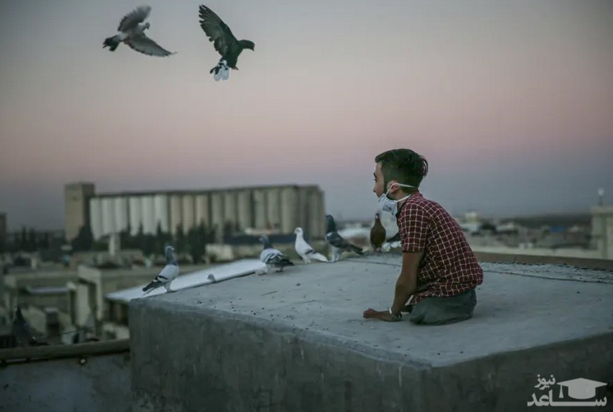 جوان معلول 19 ساله سوری روی پشت بام خانه در ادلب سوریه/ خبرگزاری آناتولی