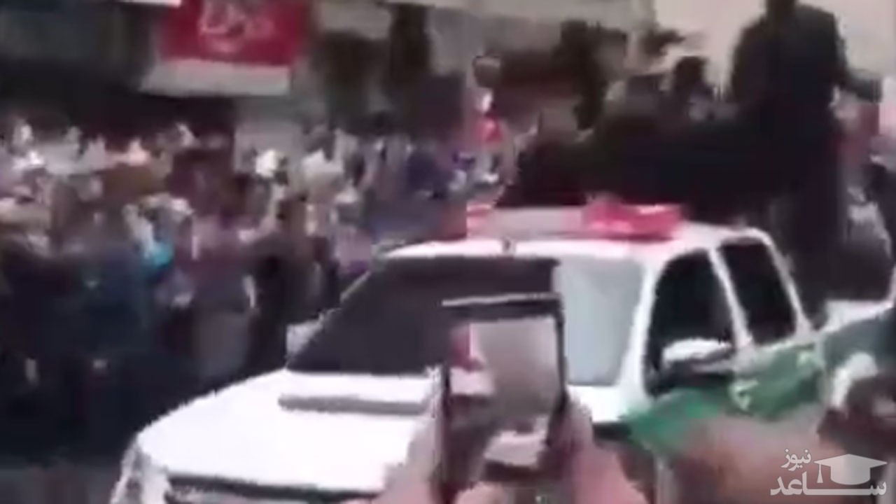 (فیلم) گرداندن سارقان موبایل در مقابل پاساژ علاءالدین