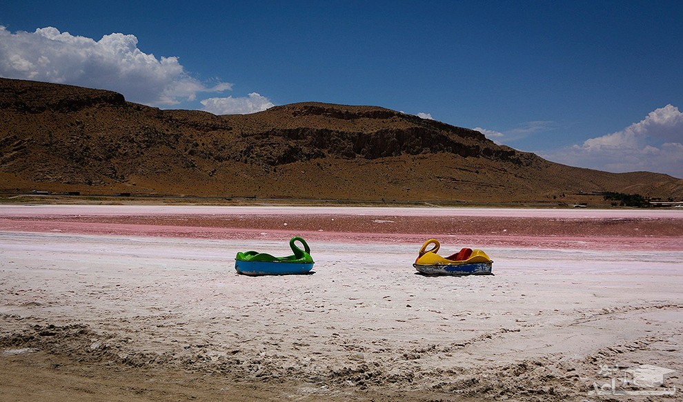 (عکس) دریاچه‌ای به رنگ خون در نزدیکی شیراز