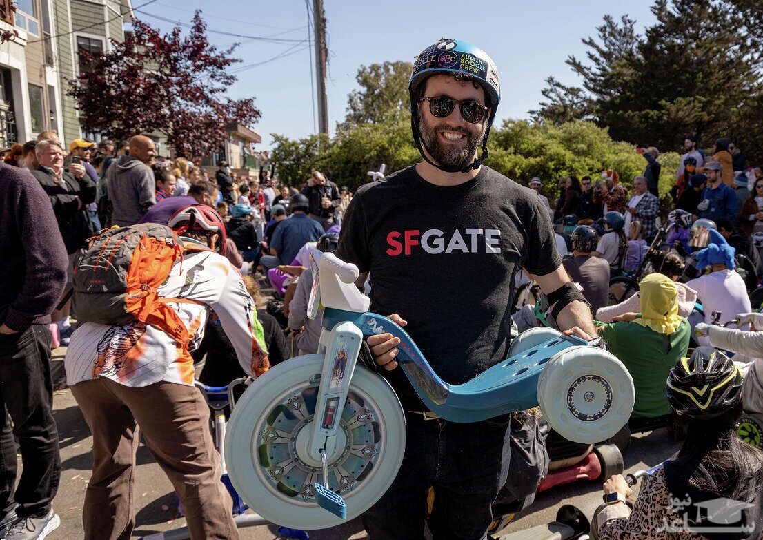 مسابقه با سه چرخه‌های کودکان توسط بزرگسالان!