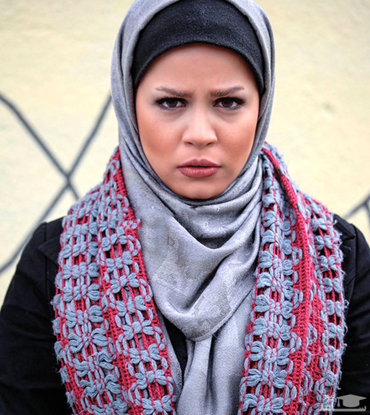 ملیکا شریفی نیا در کنار پدر و مادرش