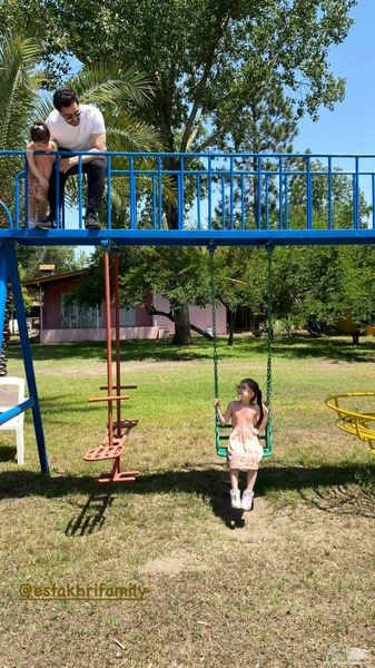 شاهرخ استخری و دخترانش در پارک