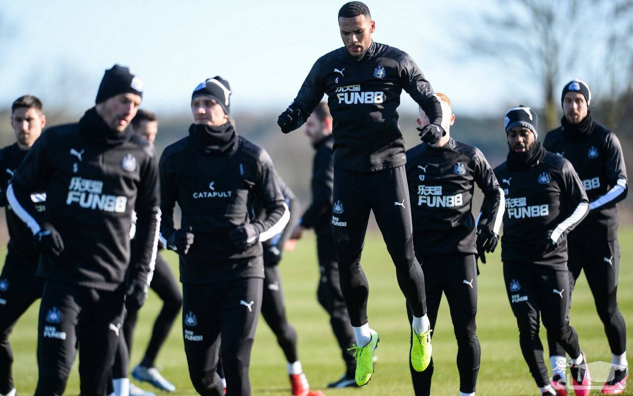 ادای احترام بازیکنان نیوکاسل به جورج فلوید