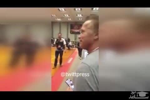 (فیلم) حمله جفت پا به آرنولد شوارتزنگر در آفریقا