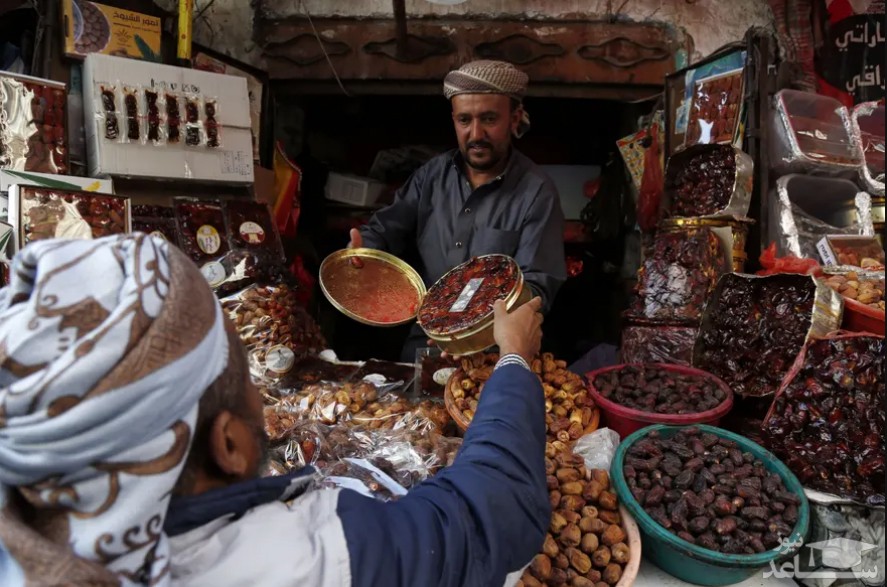 فروش انواع خرما در بازار رمضان شهر صنعا یمن/ شینهوا
