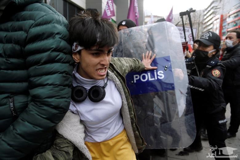 درگیری با پلیس در تظاهرات فعالان زن در ترکیه