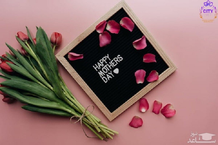 همراه با گل چه چیزی می توانید هدیه دهید؟