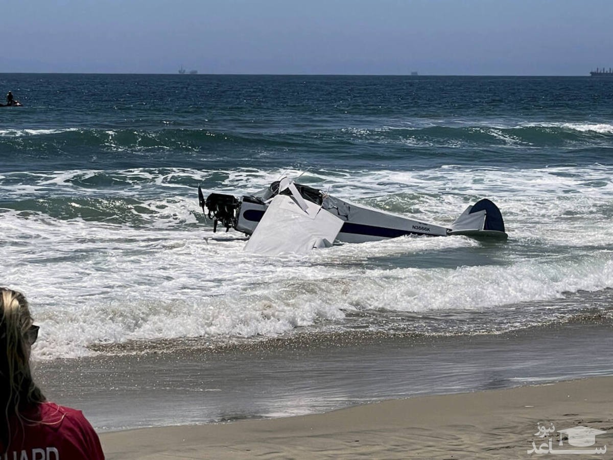 (ویدئو) لحظه وحشتناک سقوط هواپیما در ساحل دریا