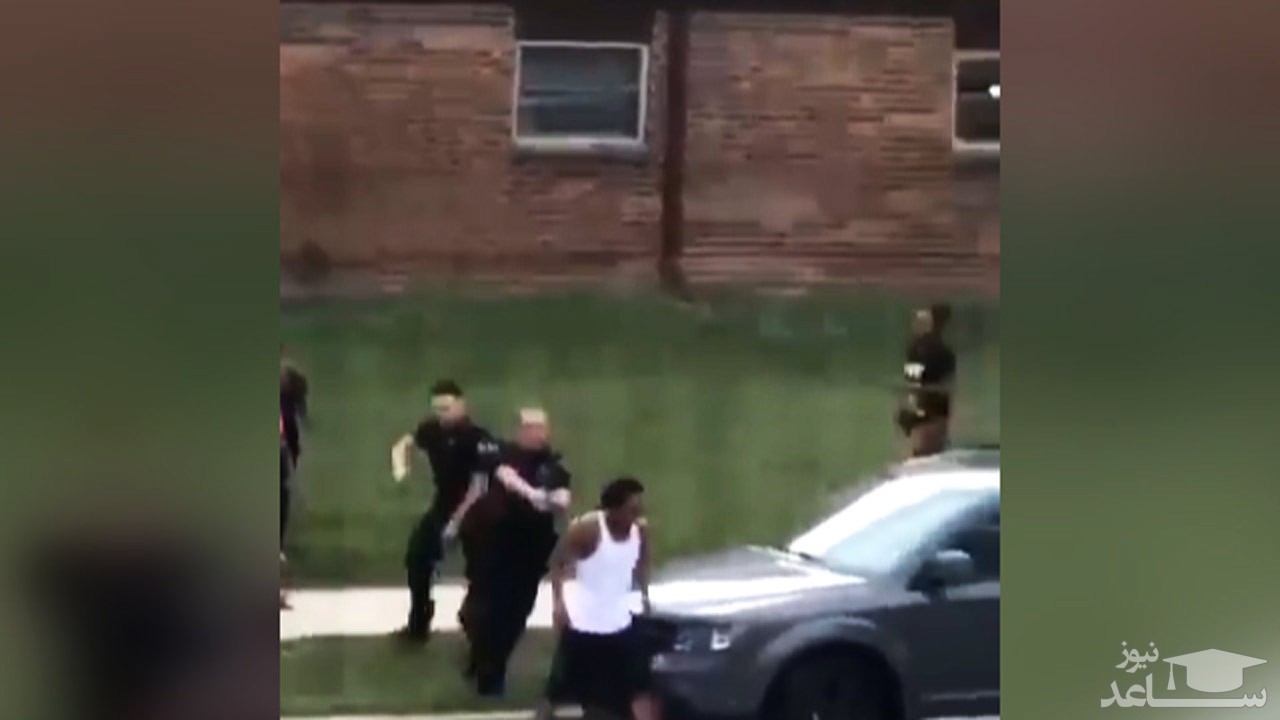 (فیلم) مرگ یک سیاه پوست با شلیک‌های پیاپی دو مامور پلیس آمریکا