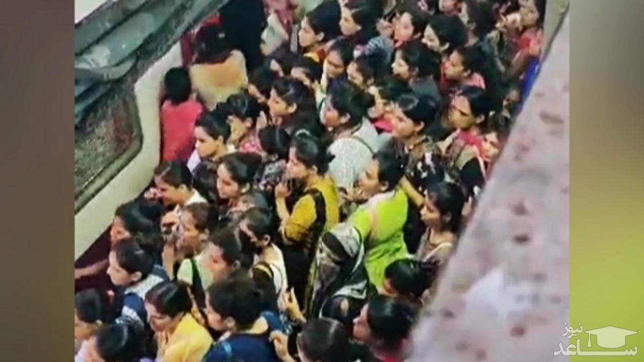 (فیلم) صحنه عجیبی از شلوغی متروی هند