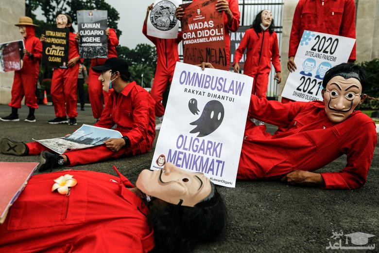 اعتراض فعالان ضدفساد در مقابل پارلمان اندونزی در شهر جاکارتا/ رویترز