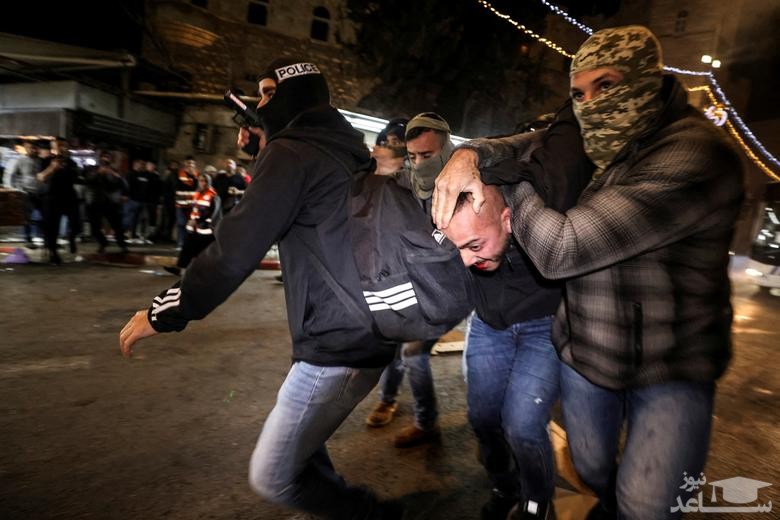درگیری بین جوانان فلسطینی و نیروهای اسراییلی در دروازه دمشق شهر قدس/ رویترز