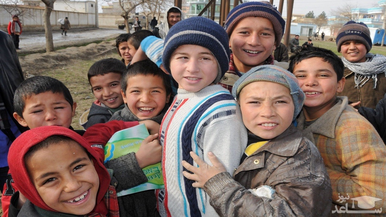 (عکس) کودک بی پناه افغانستانی در نقطه صفر مرزی ایران و افغانستان