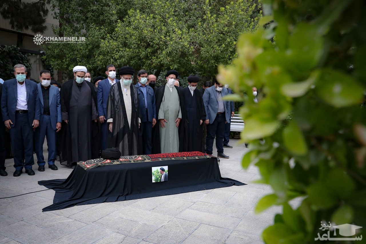 رهبر انقلاب بر پیکر حجت‌الاسلام دعائی نماز اقامه کردند