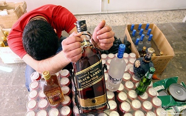 دستگیری ۲ نفر از توزیع کنندگان مشروبات الکلی تقلبی