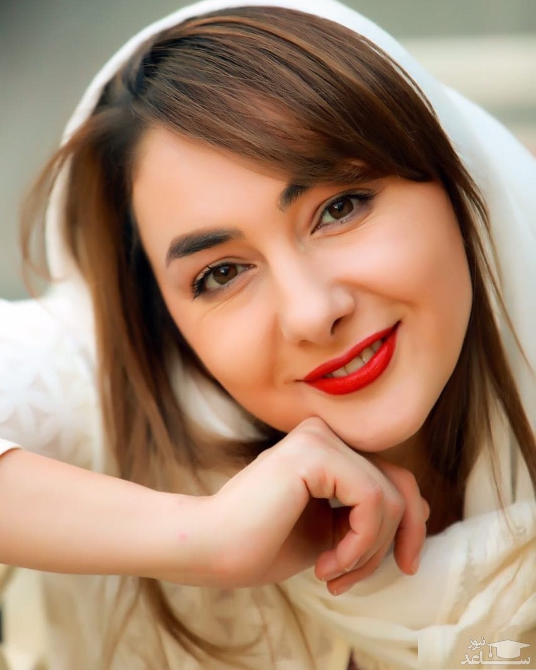 سلفی هانیه توسلی با طوطی زیبایش