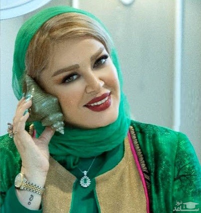 خارج گردی بهاره رهنما و نسیم ادبی کنار رودخانه‌ای در یونان