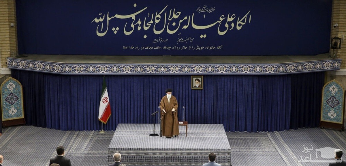 (فیلم) رهبر انقلاب در دیدار با کارگران انگشتر خود را به چه کسی هدیه دادند؟