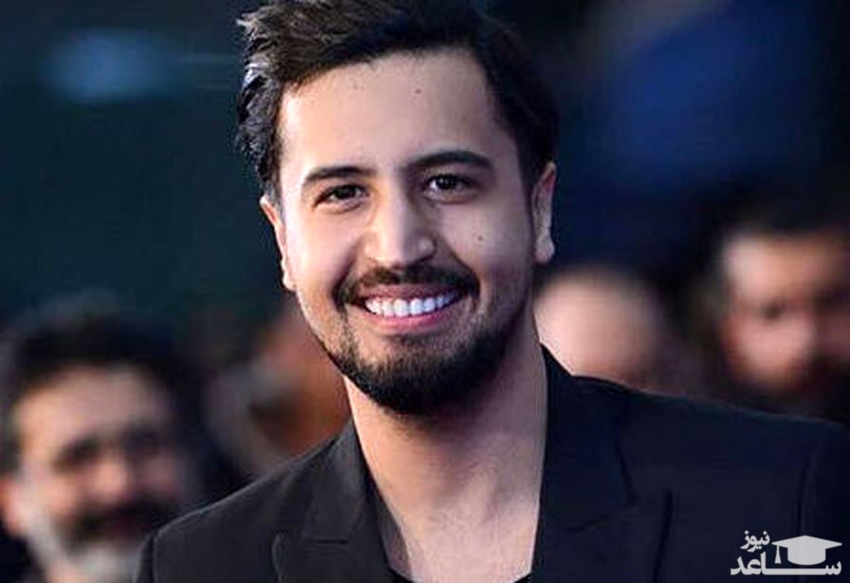 عکس آتلیه ای مهرداد صدیقیان با لباس چروک و نامرتب