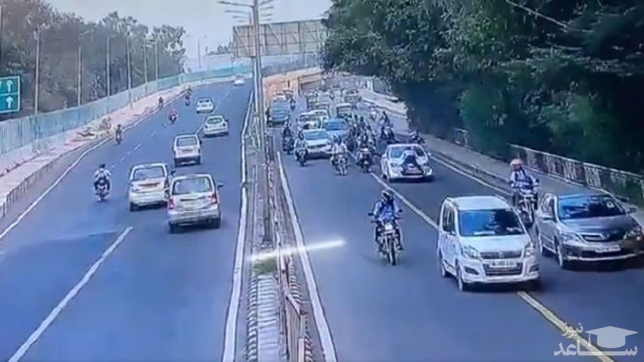 (فیلم) لحظه سقوط پلیس از روی کاپوت خودرو در اتوبان!