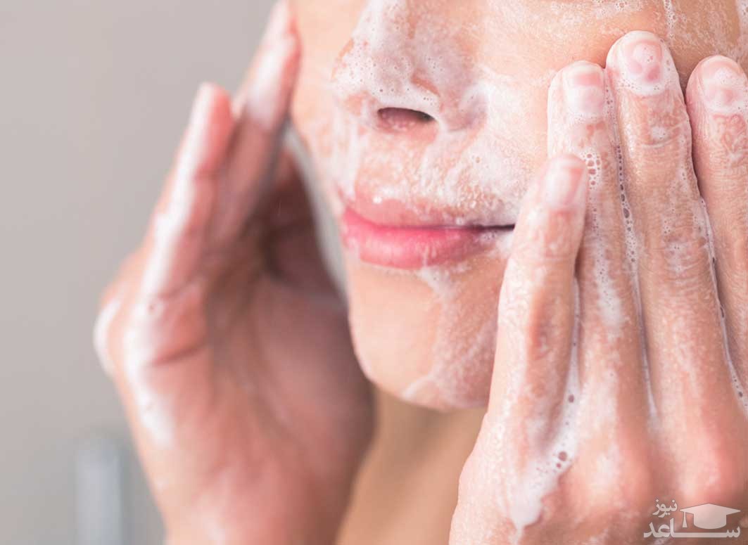 برای آرایش خود شوینده طبیعی بسازید