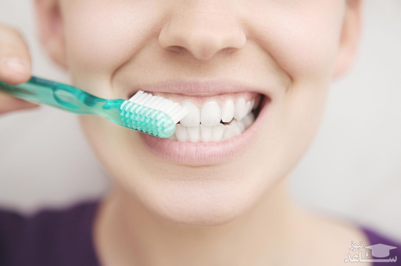چه عواملی باعث سیاه شدن دندان ها می‌شود؟