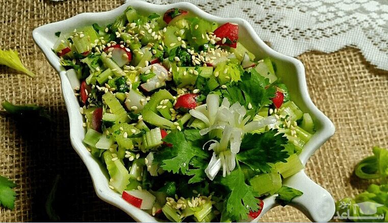 روش تهیه سالاد کرفس و جعفری لذیذ