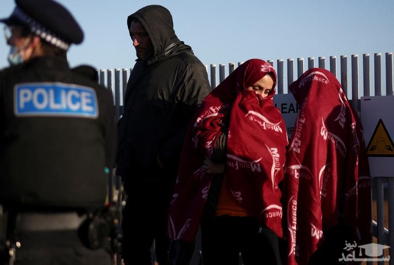رسیدن پناهجویان به سواحل انگلیس با عبور از کانال انگلیس/ رویترز