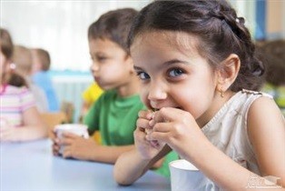 چگونه کودکان را به خوردن غذاهای سالم عادت دهیم؟