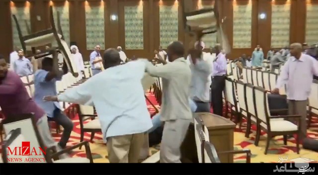 (فیلم) درگیری و کتک کاری شدید در پارلمان سودان