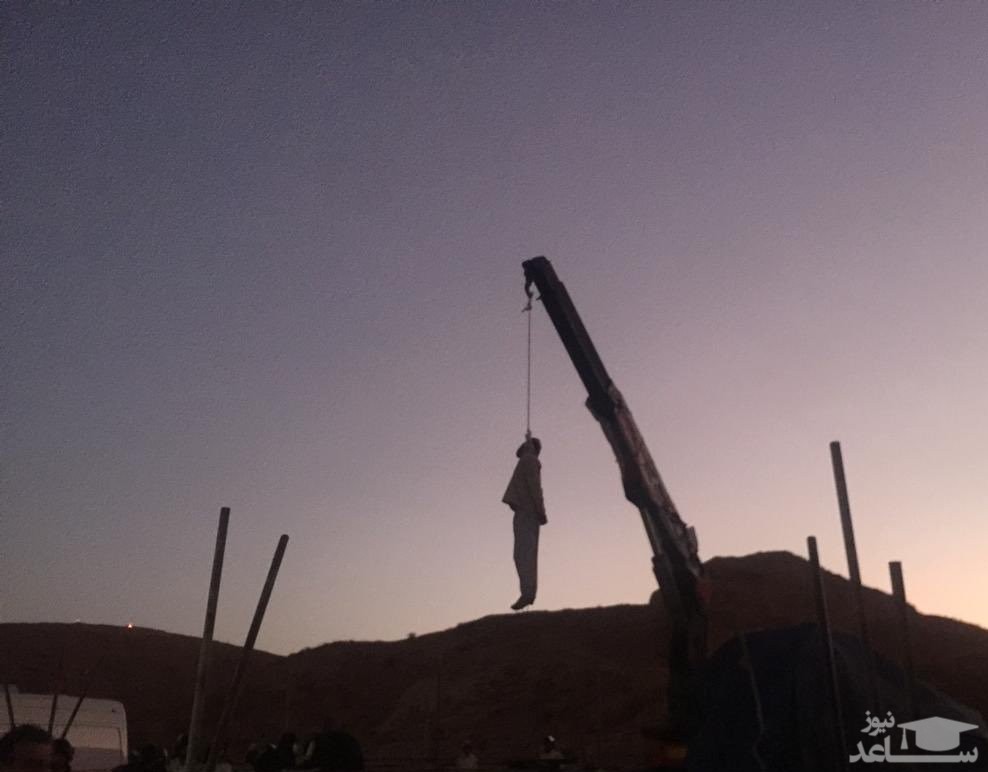 (عکس +18) قاتل امام جمعه کازرون در ملاعام اعدام شد