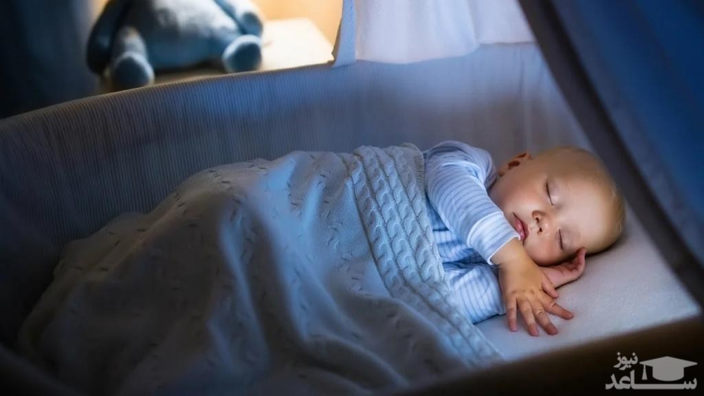 میزان لباس پوشاندن به نوزاد و کودک موقع خواب چقدر باید باشد؟