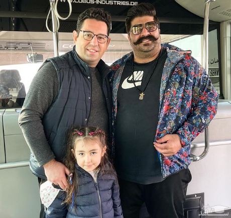 محمدرضا احمدی و دخترش نفس در کنار بهنام بانی