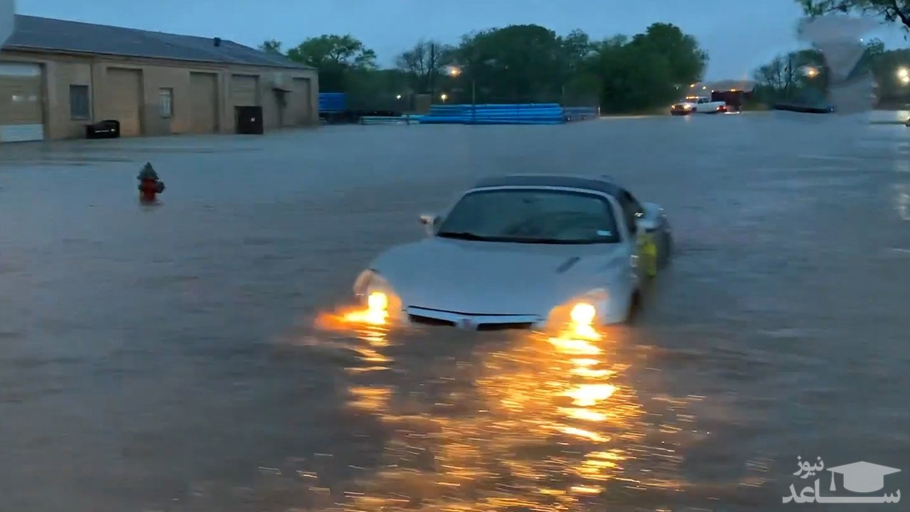 (فیلم) زیر آب رفتن خودرو‌ها در ابیلین تگزاس