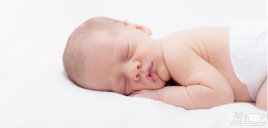 مزایا و معایب خوابیدن نوزاد روی شکم