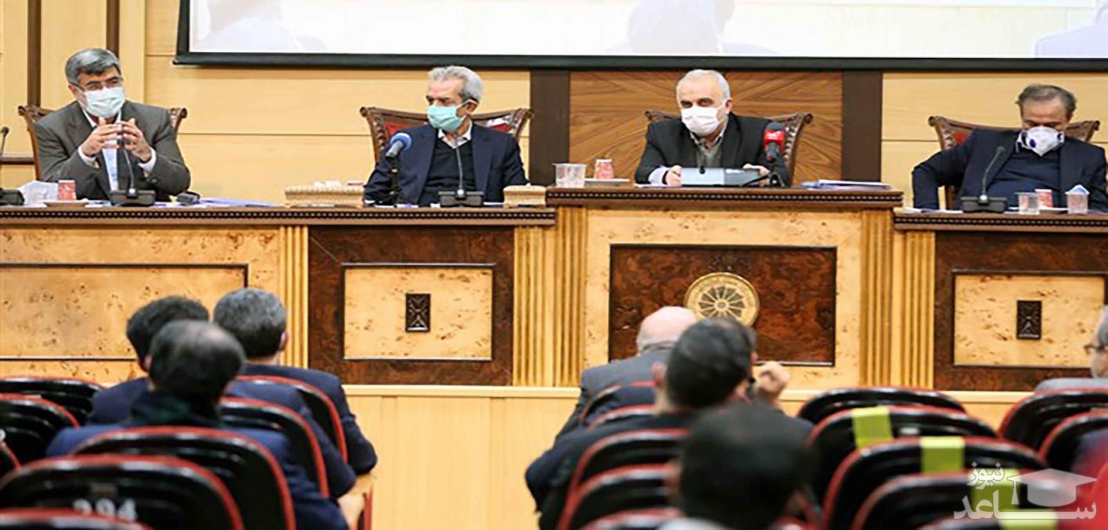 مخالفت وزیر اقتصاد با افزایش درآمدهای مالیاتی ۱۴۰۰