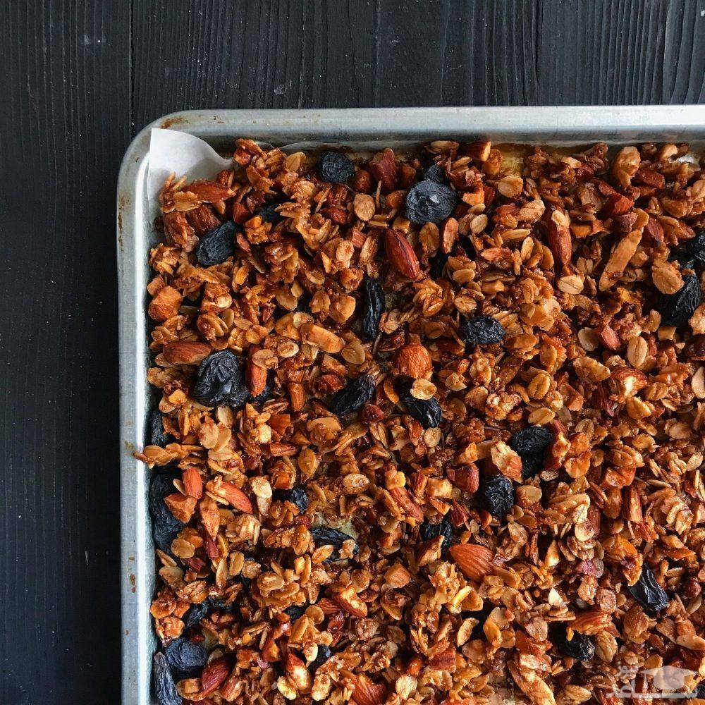 روش تهیه گرانولا خانگی کشمشی لذیذ