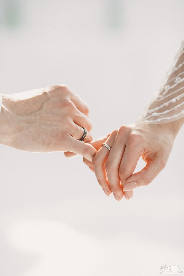 دستان عروس و داماد