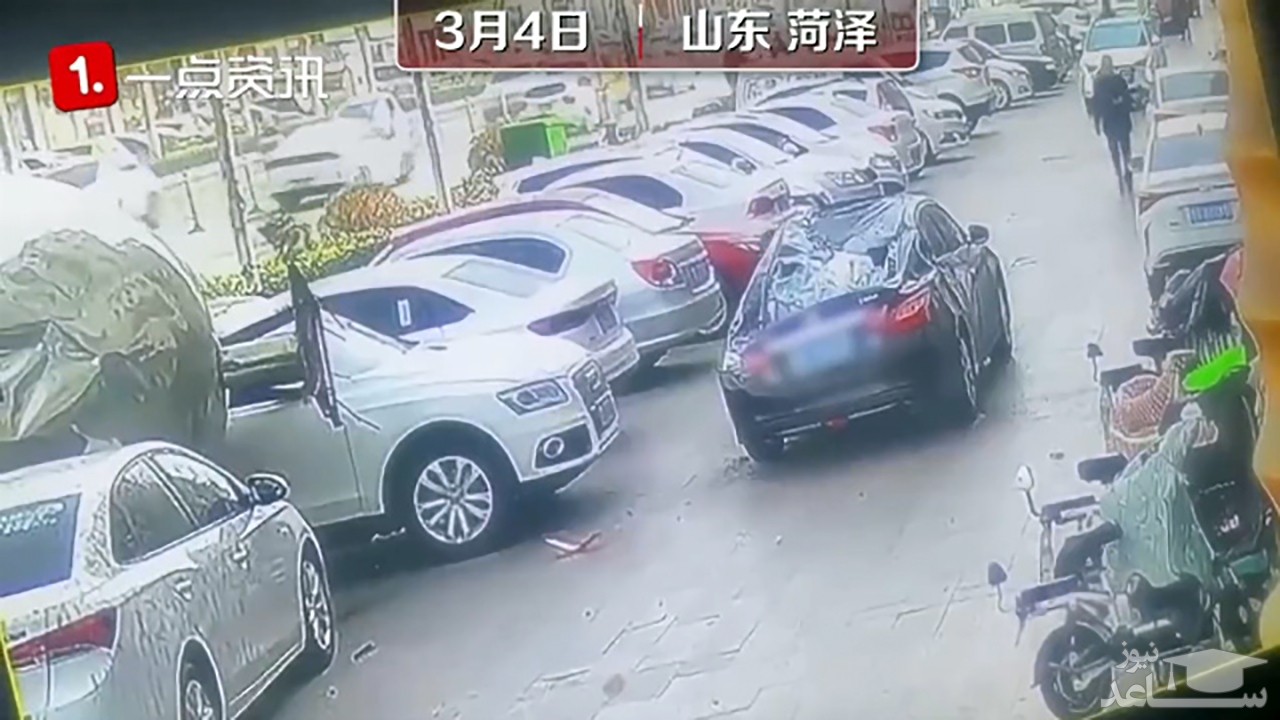 (فیلم) سقوط توپ فلزی روی ماشین